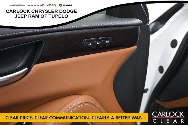 Used 2023 INFINITI QX60 Sensory w/ Cargo Package AWD/4WD image 15