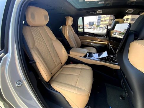 New 2025 Cadillac Escalade IQ Luxury 2 image 32