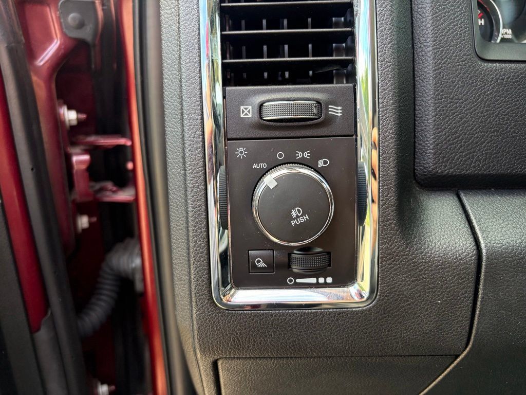 Used 2016 RAM 1500 Laramie w/ Convenience Group AWD/4WD image 17