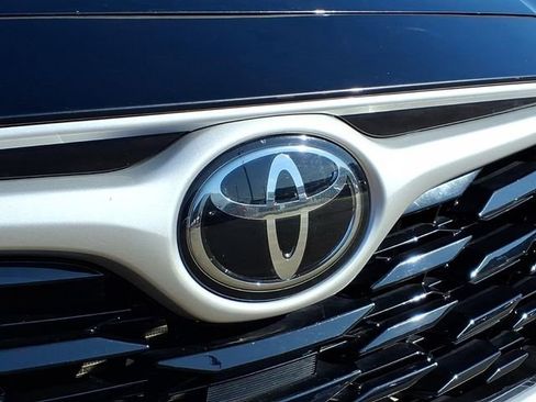 Used 2024 Toyota Highlander LE image 29