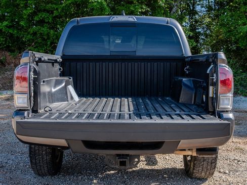 Used 2021 Toyota Tacoma TRD Sport w/ Technology Package RWD image 9