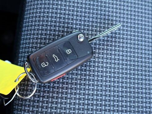 Used 2019 Volkswagen Beetle 2.0T S image 30