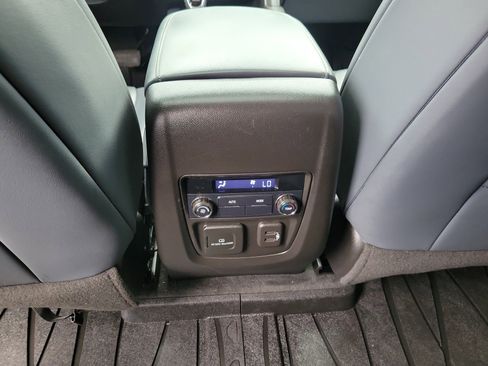 Used 2021 Buick Enclave Essence w/ Sport Touring Edition image 12