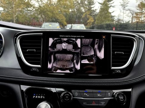 New 2026 Chrysler Pacifica Limited w/ Uconnect Theater Family Group FWD image 22