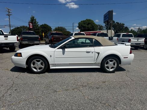 Used 2001 Ford Mustang Convertible RWD image 4
