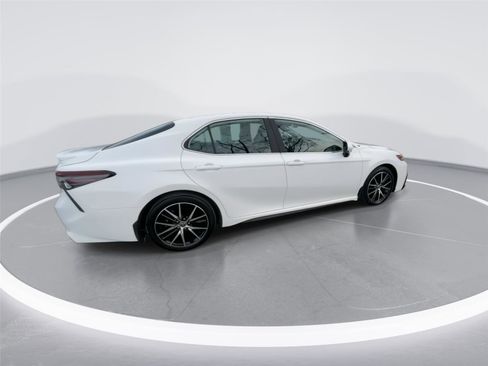 Used 2023 Toyota Camry SE image 8