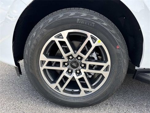 New 2025 Ford Expedition Active image 9