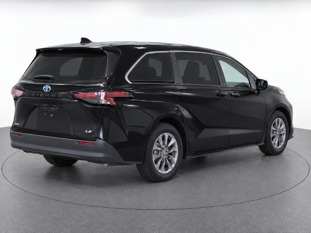 Used 2025 Toyota Sienna LE FWD image 14