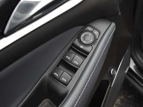 Used 2021 Buick Enclave Essence image 27