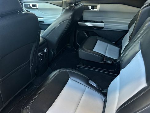 Certified 2022 Ford Explorer XLT w/ Equipment Group 202A image 11