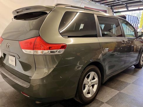 Used 2012 Toyota Sienna LE image 4