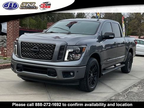 Used 2019 Nissan Titan SV w/ SV Convenience Package image 3