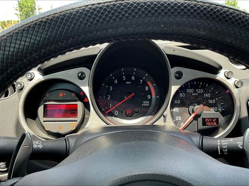 Used 2018 Nissan 370Z Touring RWD image 9