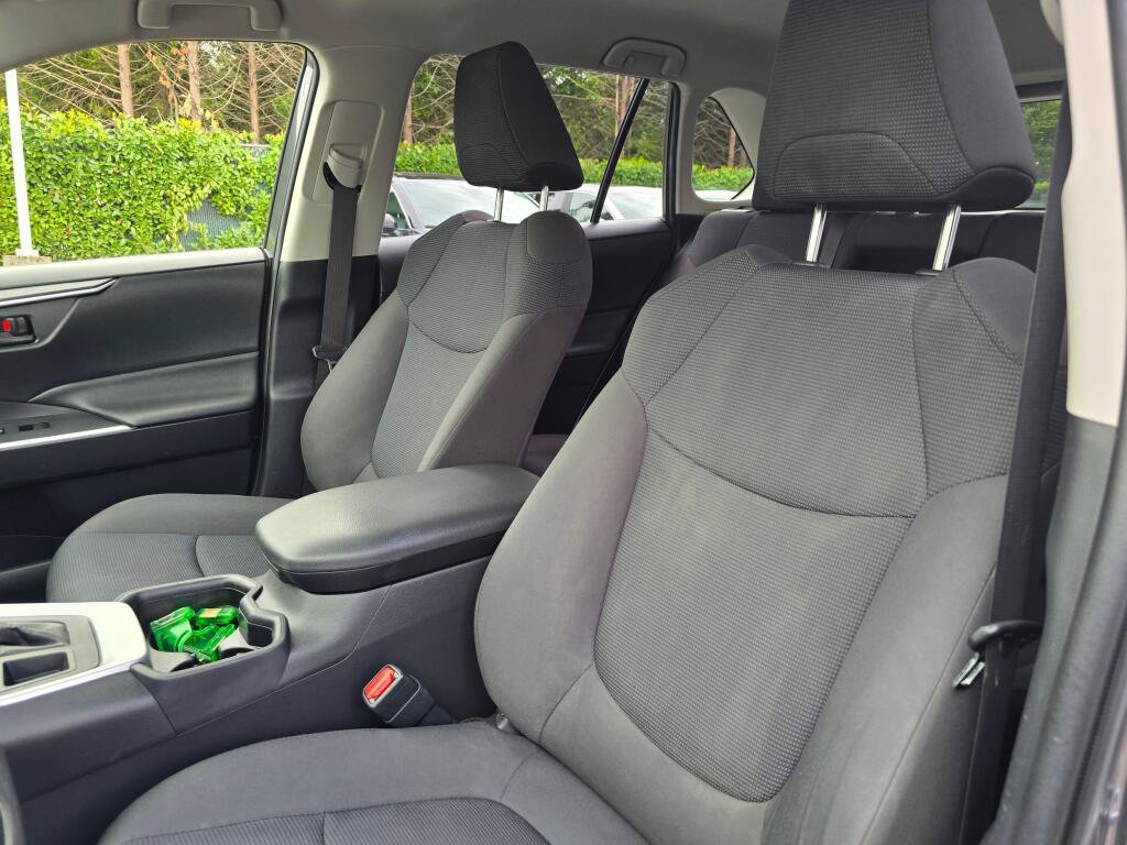 Used 2019 Toyota RAV4 LE w/ Carpet Mat Package AWD/4WD image 21