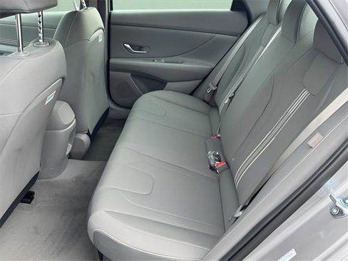 New 2025 Hyundai Elantra SEL image 5