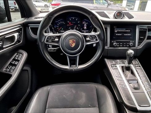 Used 2018 Porsche Macan AWD/4WD image 17