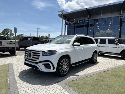 New 2026 Mercedes-Benz GLS 580 4MATIC image 2