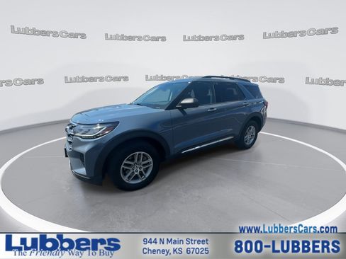 Used 2025 Ford Explorer Active AWD/4WD image 4
