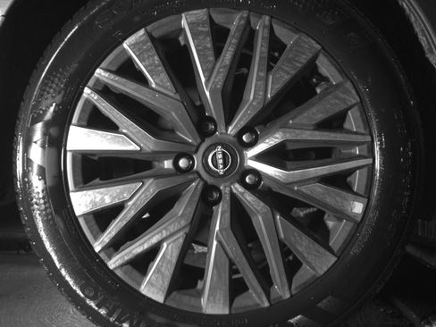 Used 2025 Nissan Altima 2.5 SV FWD image 15