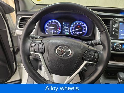 Used 2019 Toyota Highlander XLE image 18