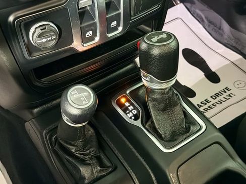 Used 2021 Jeep Wrangler Sport S image 17