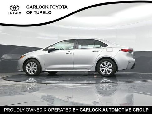 Used 2025 Toyota Corolla LE image 33