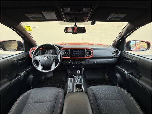 Used 2016 Toyota Tacoma TRD Off-Road w/ Towing Package AWD/4WD image 9