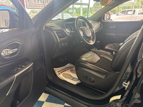 Used 2019 Jeep Cherokee Latitude Plus image 8