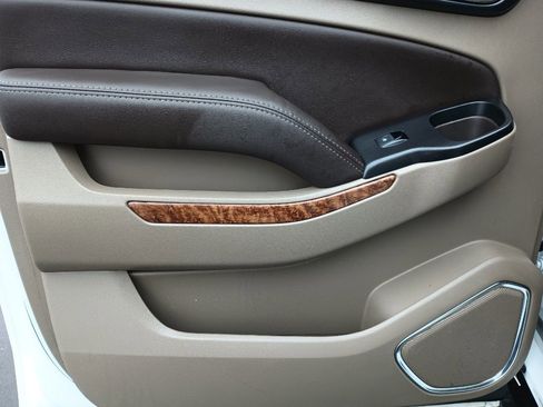 Used 2019 Chevrolet Suburban Premier image 32