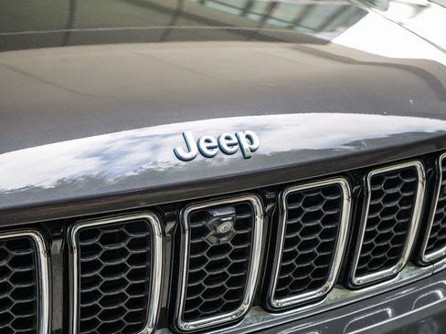 Used 2023 Jeep Grand Cherokee Overland w/ Advanced Protech Group III AWD/4WD image 9