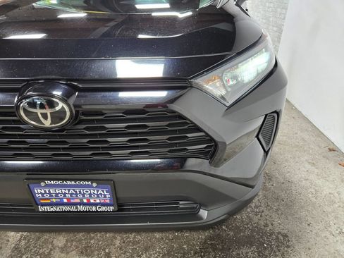 Used 2021 Toyota RAV4 LE AWD/4WD image 6