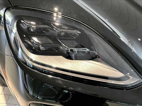 New 2026 Porsche Cayenne Coupe AWD/4WD image 12
