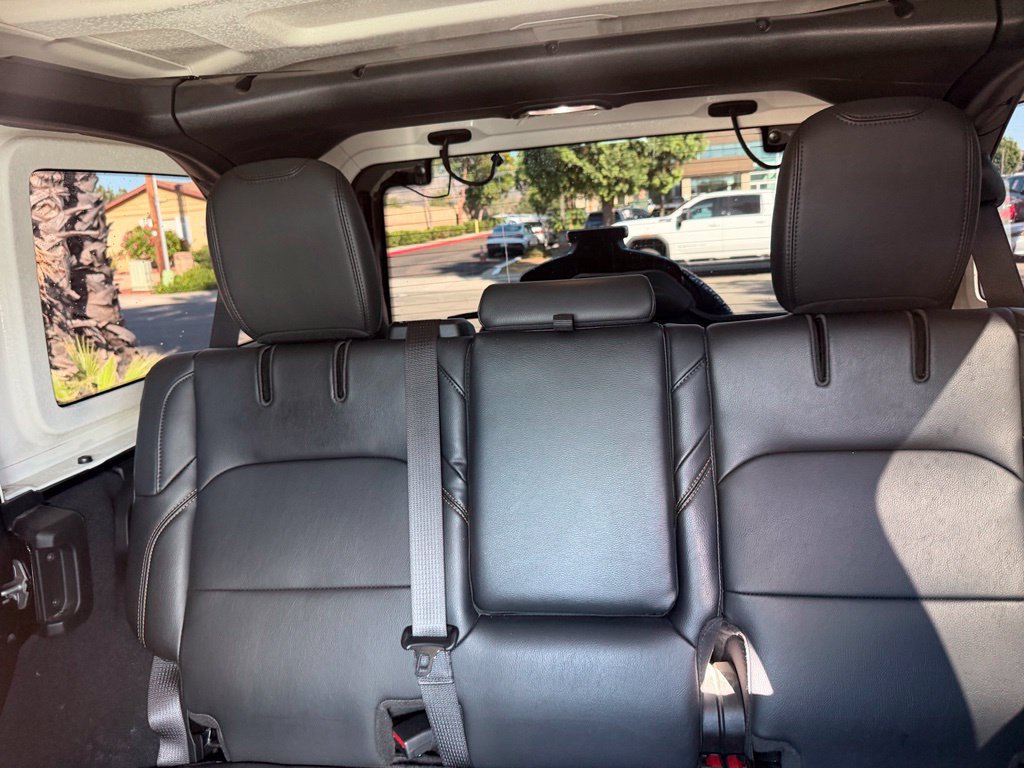 Used 2024 Jeep Wrangler Unlimited Sahara w/ Technology Group AWD/4WD image 26