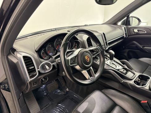 Used 2017 Porsche Cayenne image 4
