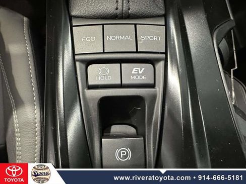 Used 2025 Toyota Camry SE w/ Convenience Package FWD image 27
