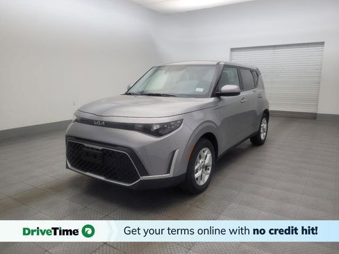 Used 2025 Kia Soul LX FWD image 1