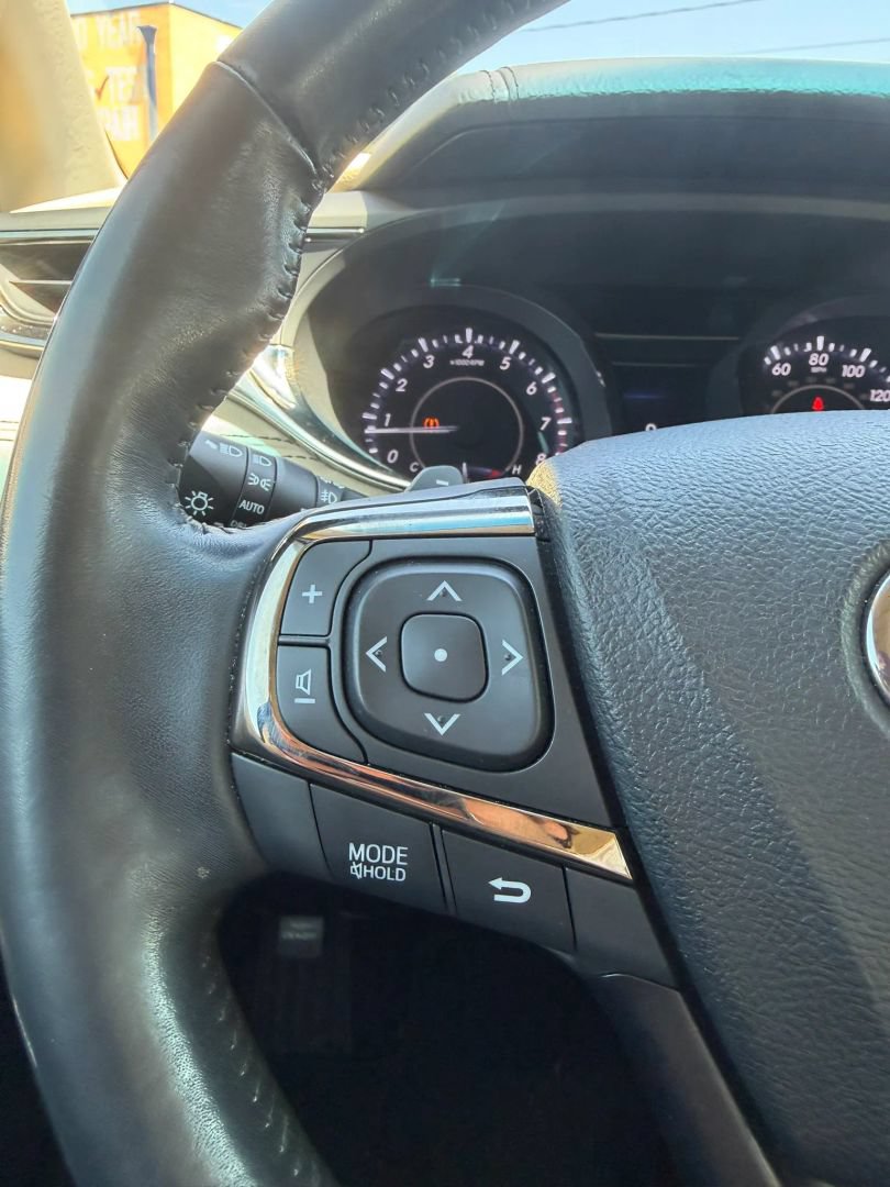 Used 2013 Toyota Avalon Limited w/ Technology Pkg FWD image 24