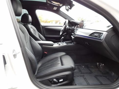 Used 2019 BMW 530i xDrive w/ M Sport Package image 17