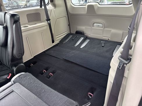 Used 2018 Dodge Grand Caravan SXT FWD image 26