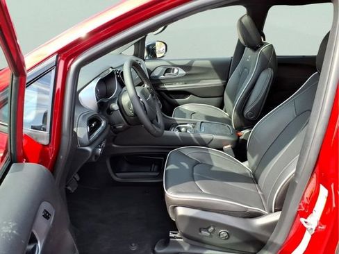 New 2026 Chrysler Pacifica Limited AWD/4WD image 19