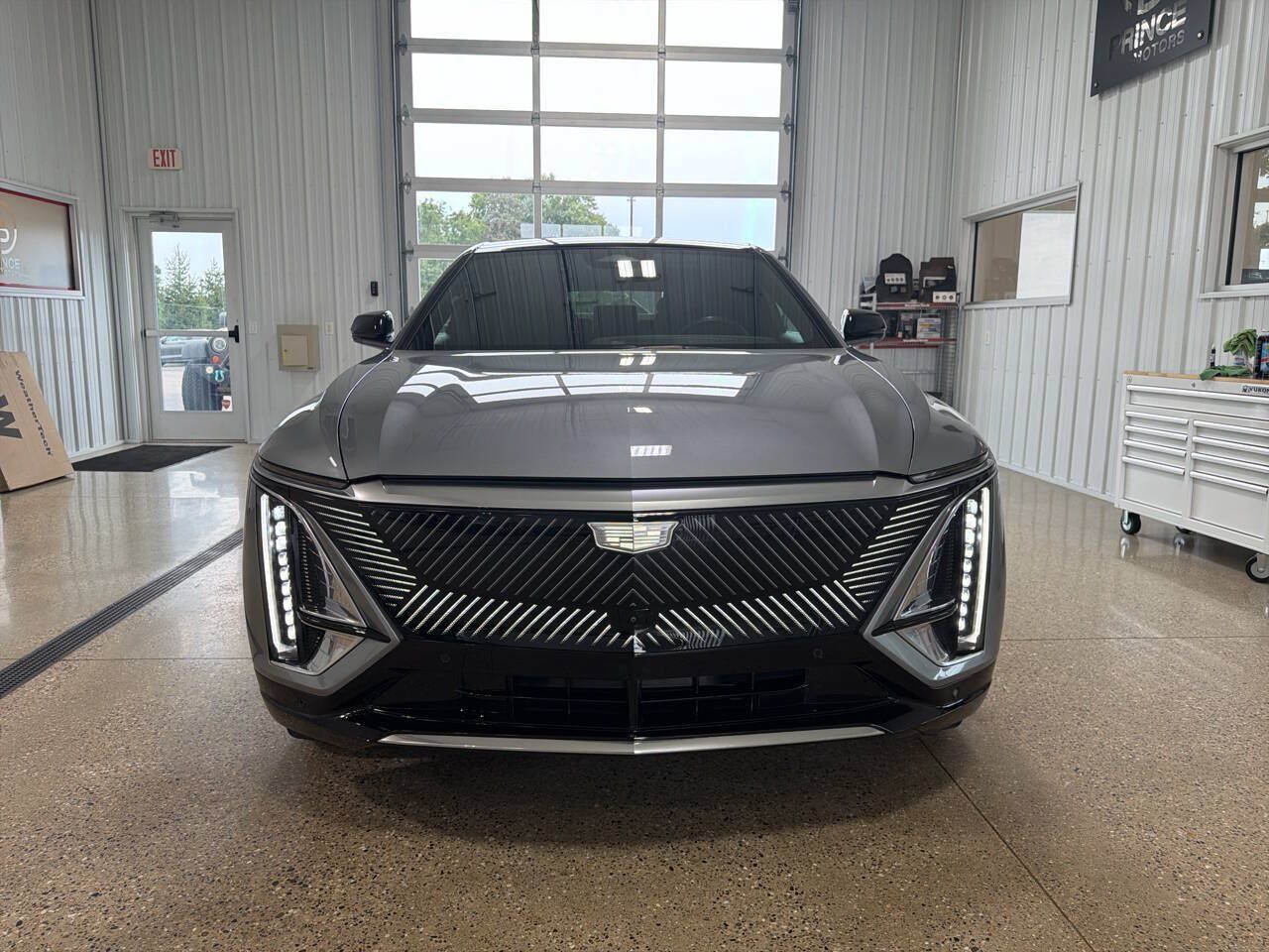 Used 2024 Cadillac Lyriq Luxury AWD/4WD image 8
