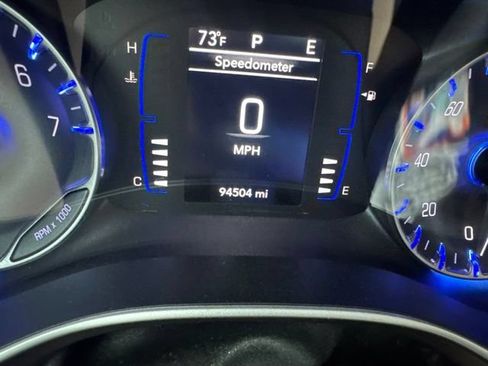 Used 2018 Chrysler Pacifica Touring-L w/ Tire & Wheel Group FWD image 4
