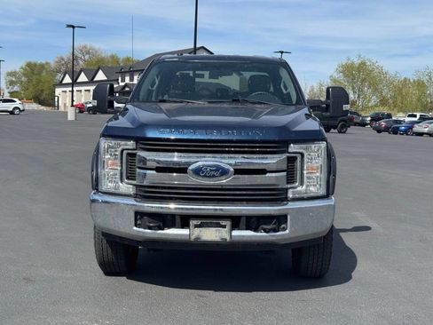 Used 2019 Ford F250 4x4 Crew Cab Super Duty image 2
