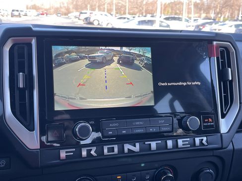 Used 2025 Nissan Frontier SV image 4