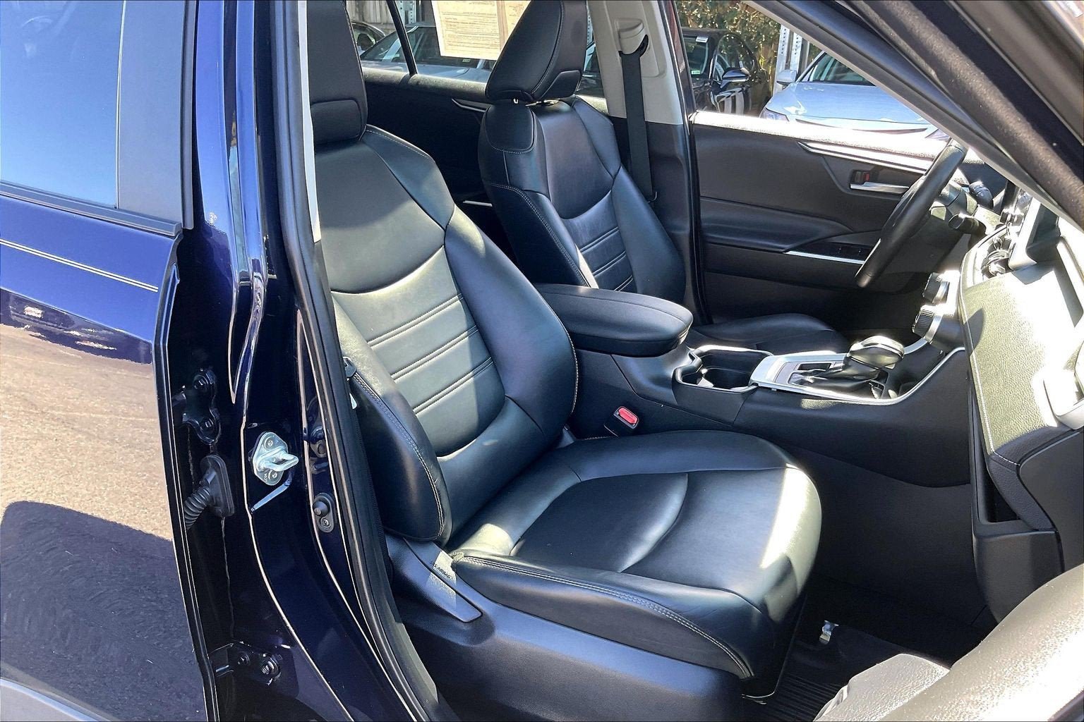 Used 2020 Toyota RAV4 XLE Premium AWD/4WD image 7