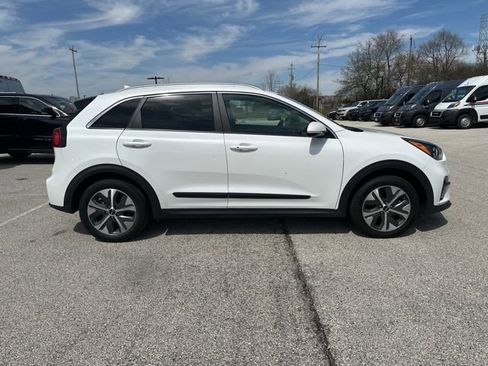 Used 2022 Kia Niro EX Premium w/ Cold Weather Package image 5