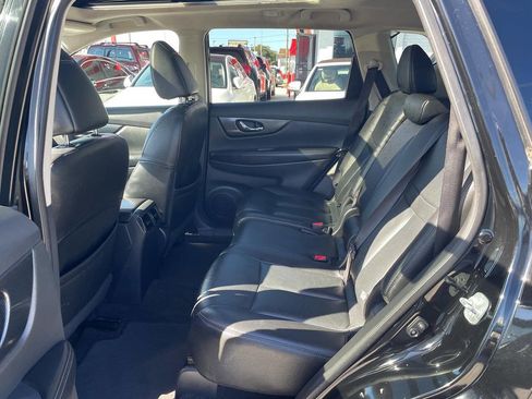 Used 2016 Nissan Rogue SL w/ SL Premium Package image 9