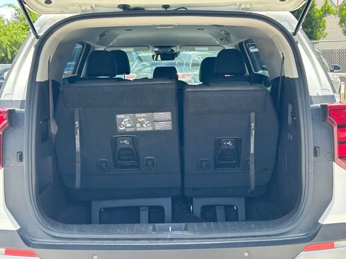 Used 2025 Kia Carnival LXS FWD image 14