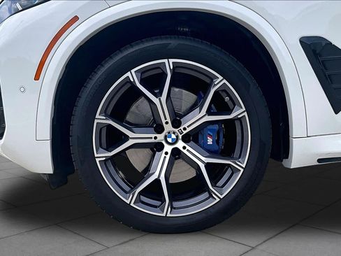 Used 2025 BMW X5 xDrive40i w/ M Sport Package AWD/4WD image 10