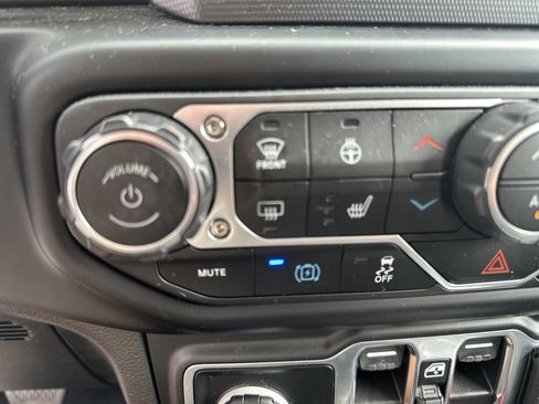 Used 2023 Jeep Wrangler Unlimited w/ Cold Weather Group AWD/4WD image 28